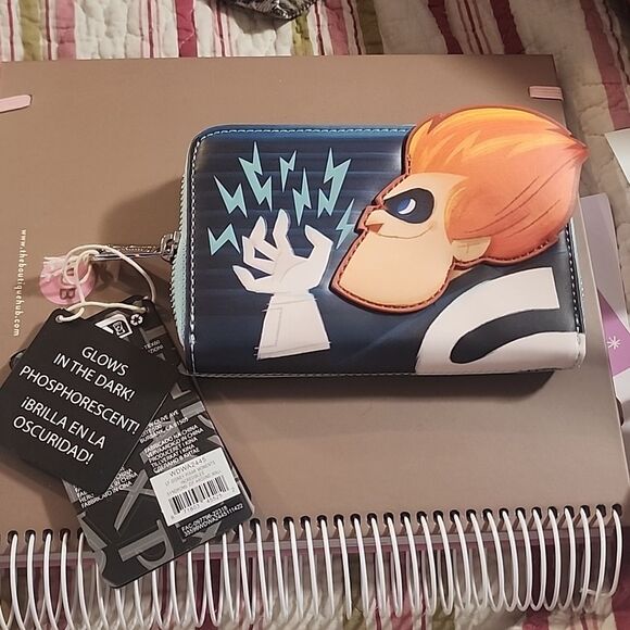NWT-Loungefly/Disney’s Pixar Incredibles Syndrome zip around wallet - Picture 2 of 6
